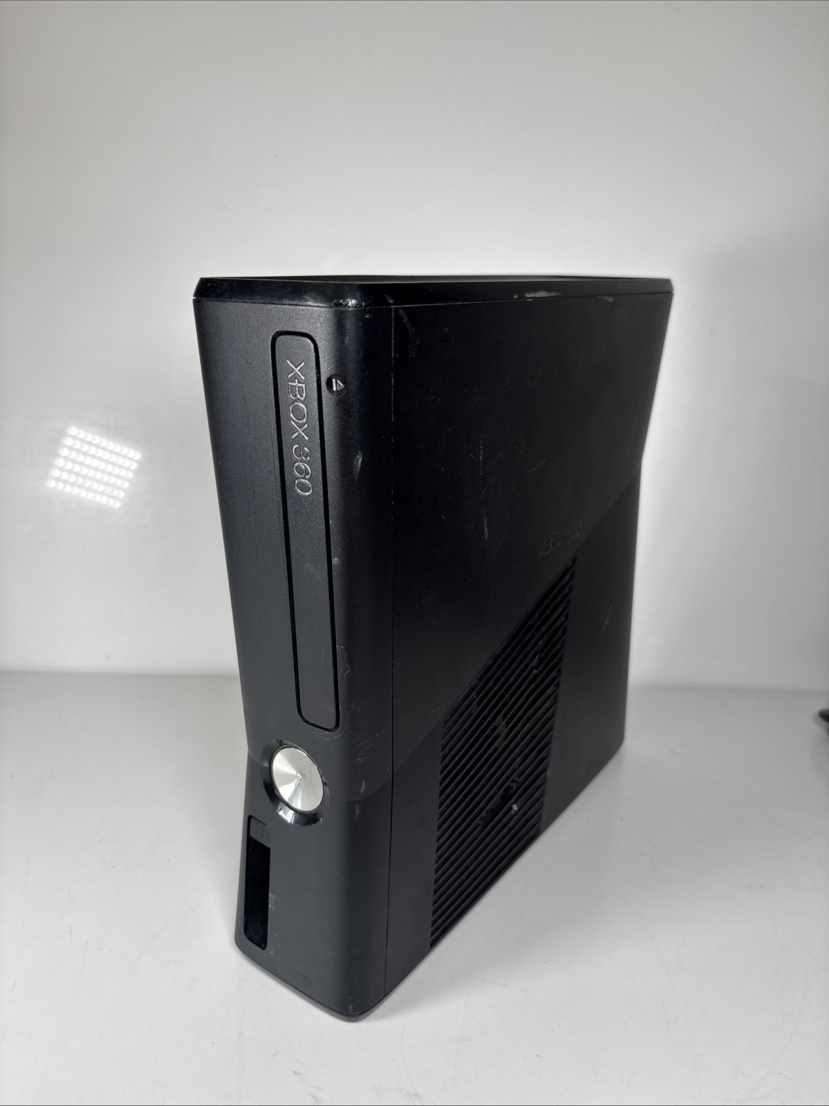 XBOX 360 SLIM Console 60GB 1 Controller – STANDARD PLAYERS CONDITION GRADE C
