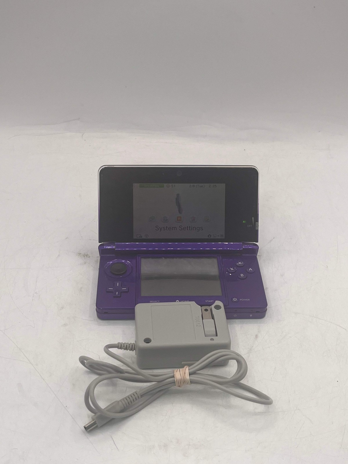 Nintendo 3DS CTR-001 Handheld Game Console 2011 Purple