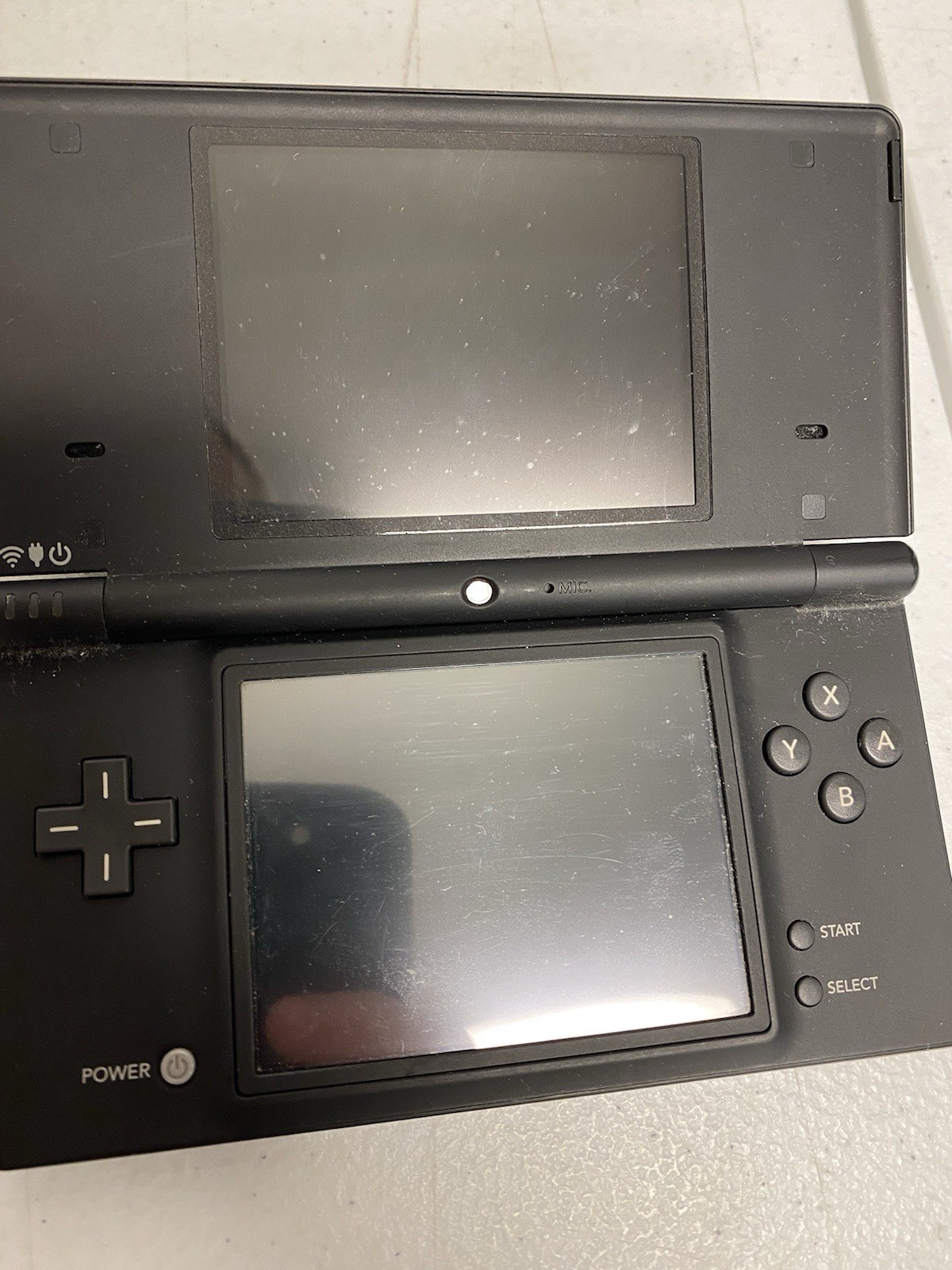 Nintendo DSi Handheld Console TWL-001 2008 Black w/7 Games – No Adaptor
