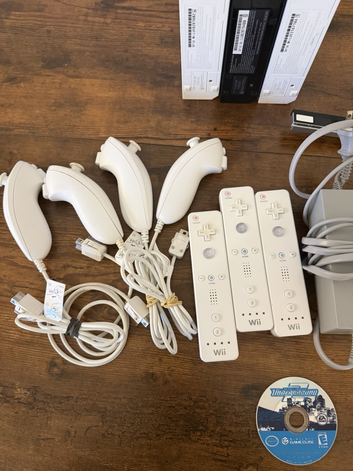 Nintendo Wii Console Lot Bundle 3 Systems 3 Remotes 4 Nunchuks +game