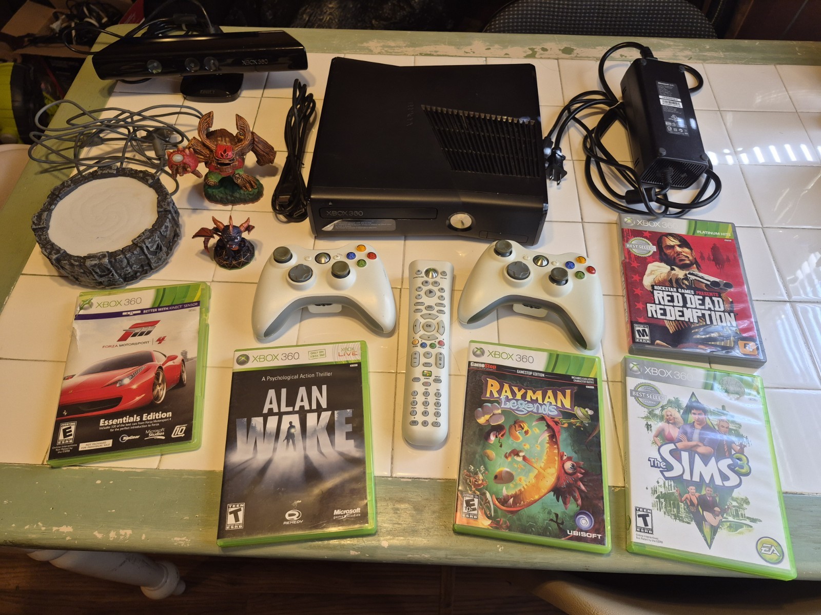 xbox 360 S console 250gb model#1439.. games,2 controllers,all cords,kinect+more