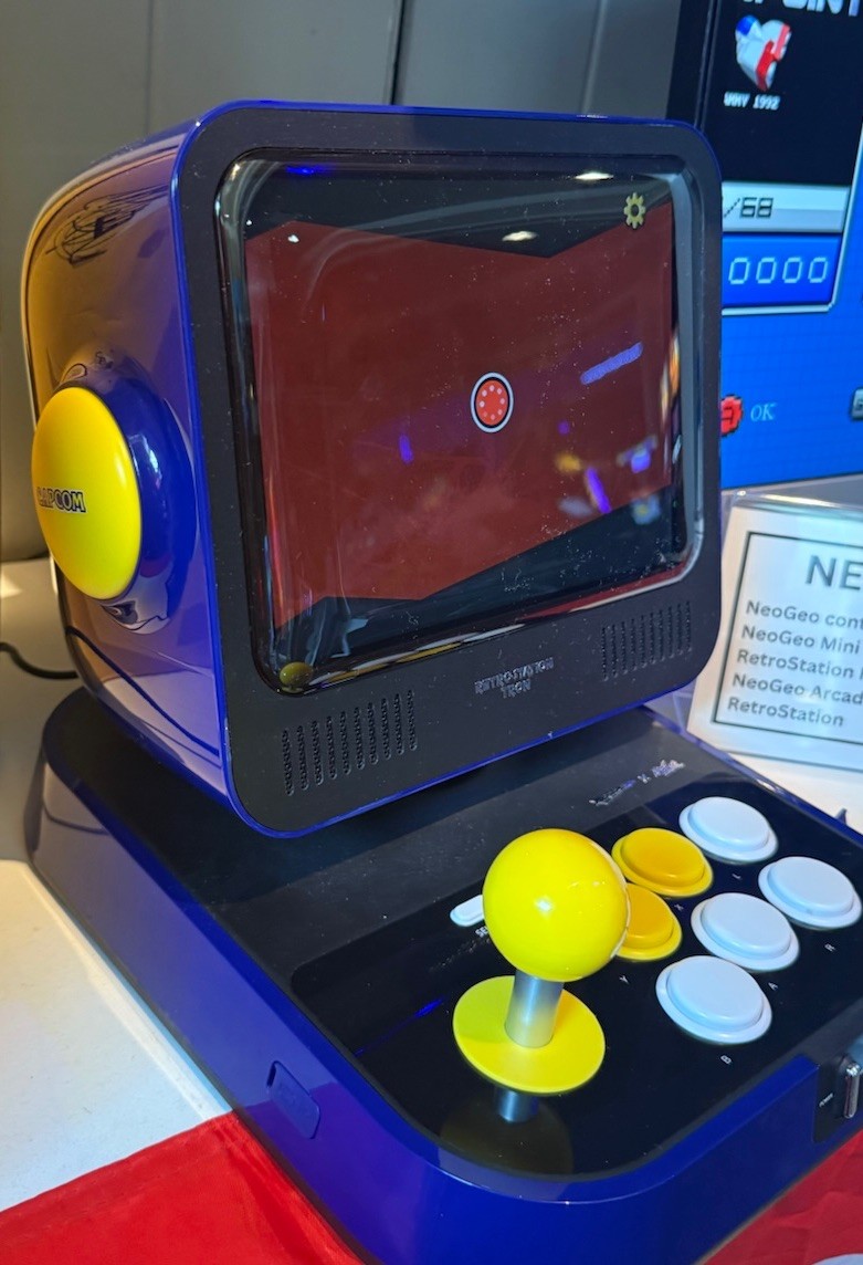 CAPCOM TRON RETRO STATION Game Console 5 Mega Man And 5 Street Fighters G2U