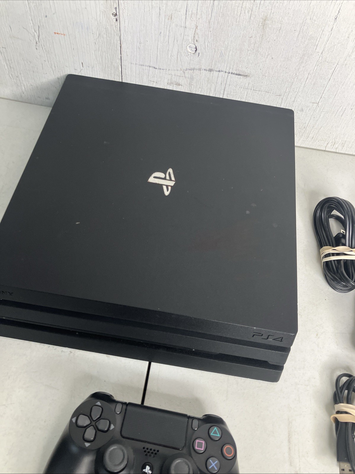 Sony PlayStation 4 Pro PS4 1TB Console – Black CUH-7215B TESTED w/ Controller
