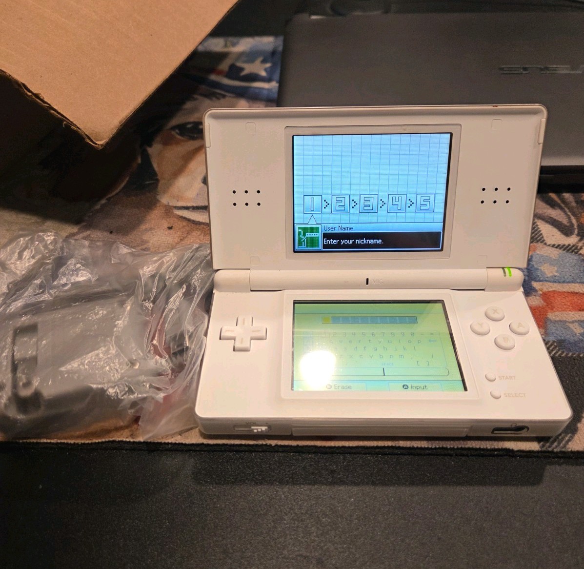 Nintendo DS Lite USG-001 JPN White Handheld Console Stylus & Cable