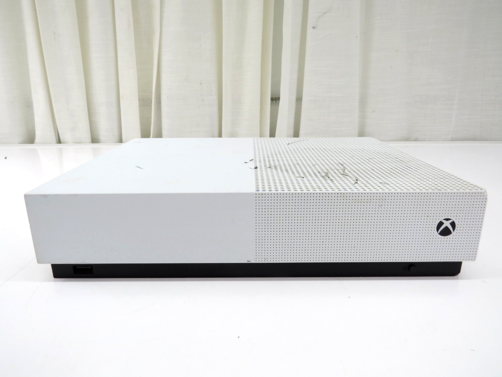 Microsoft Xbox One S All-Digital Edition 1TB White Game Console 1681