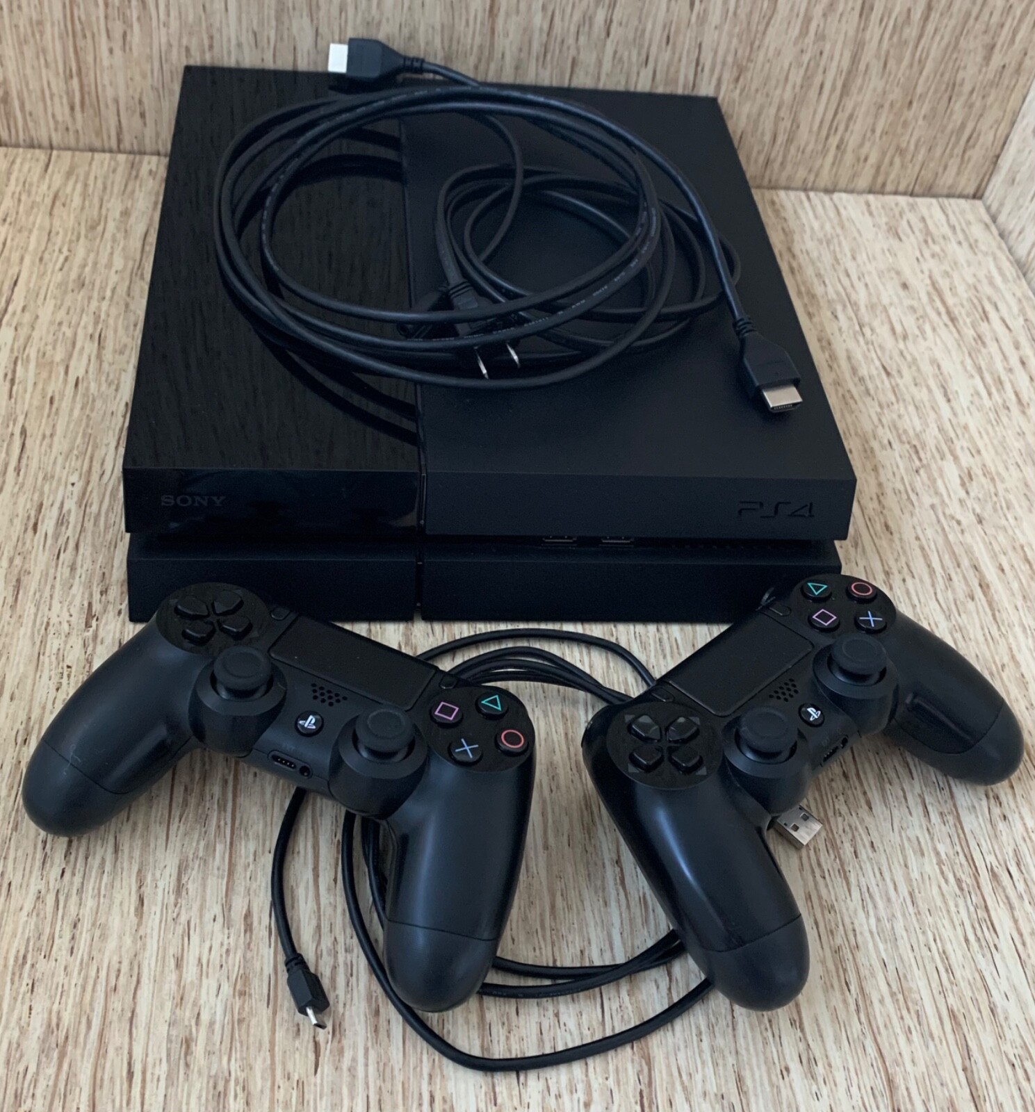 Playstation 4 PS4 500GB 2 Controller & Wires *DISPLAY ISSUE – DISC DRIVE ISSUE*
