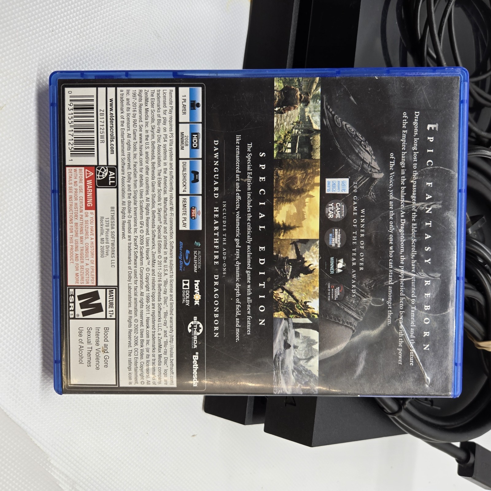 Sony PlayStation 4 PS4 CUH-1115A 500GB Black Console Bundle Skyrim Cords Control