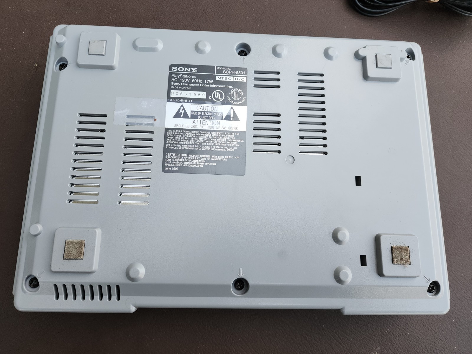 Sony PS1 SCPH-5501 console with hookups and controller