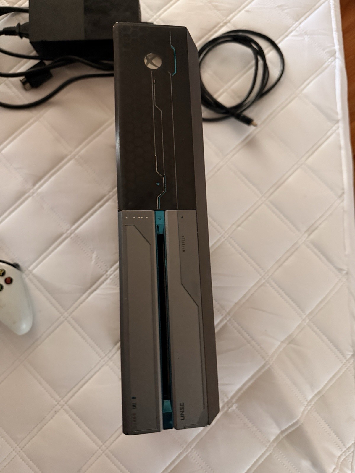 Microsoft Xbox One Halo 5 Guardians Limited Edition 1TB Console w/ Controller