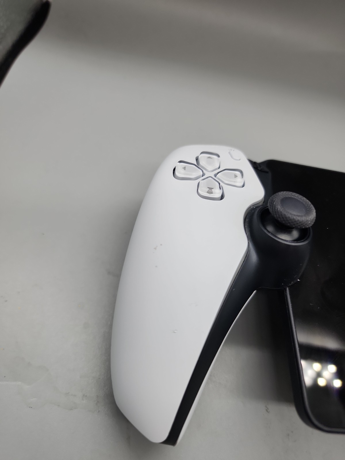 Sony PlayStation Portal Remote Player for PS5 Wi-Fi 1080p White/Black