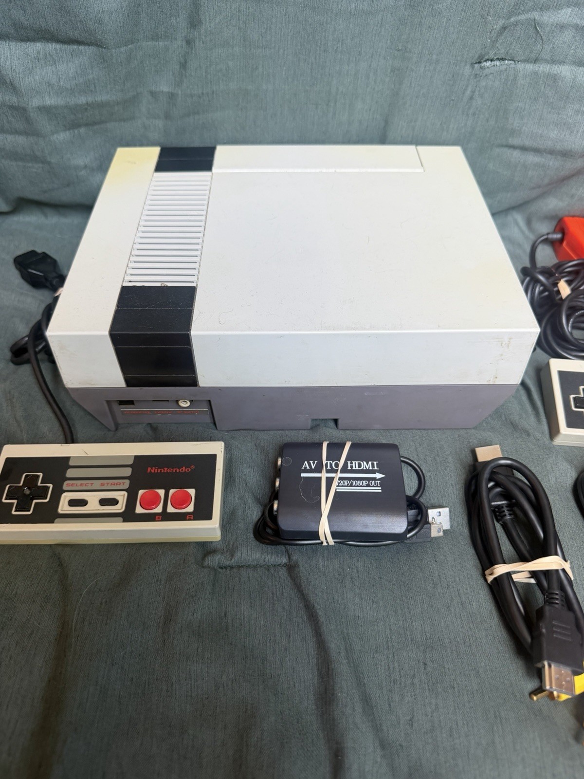 Nintendo NES Entertainment System Console Bundle w/ 2 Controllers & Zapper