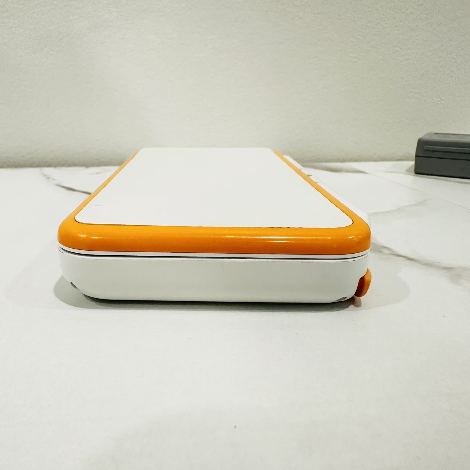 Nintendo New 2DS XL White Orange w/ 5 Games 32GB SD Charger Case Stylus Tested