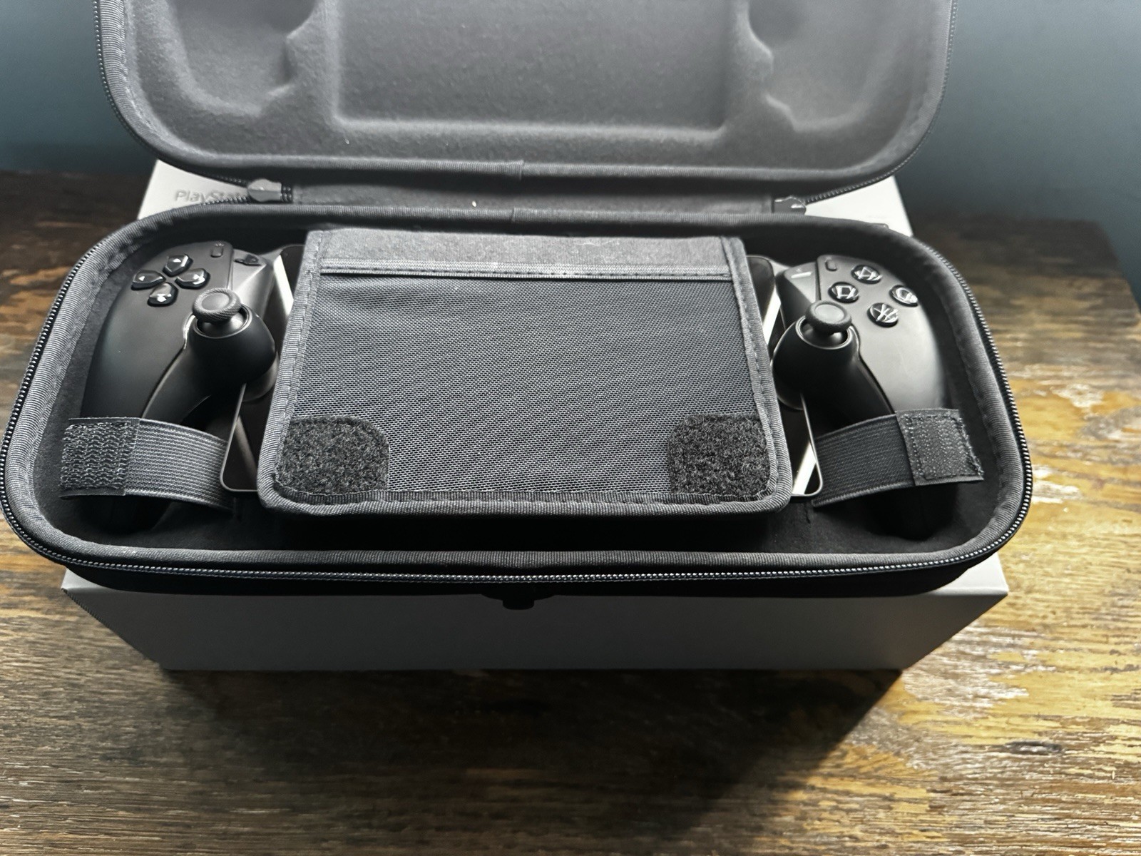 PlayStation Portal Midnight Black + Case Oficial + 2 Juegos Físicos