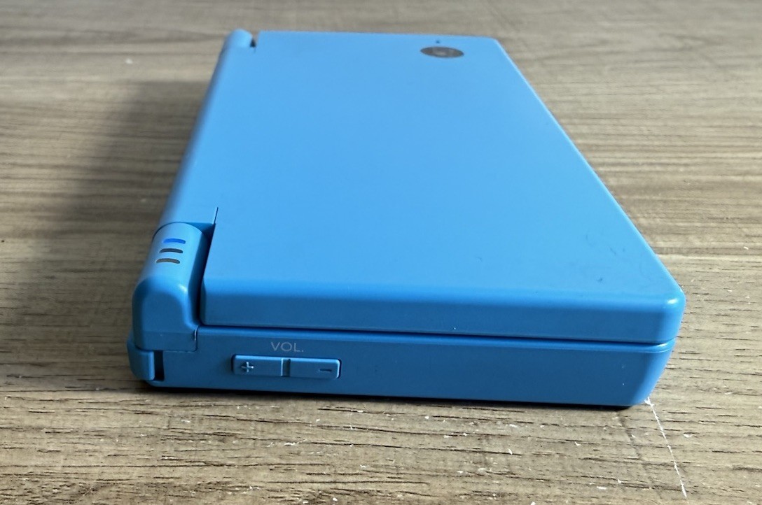 Nintendo DSi Aqua Blue Handheld Console w/ Stylus Iron Man2 Charger Tested Works