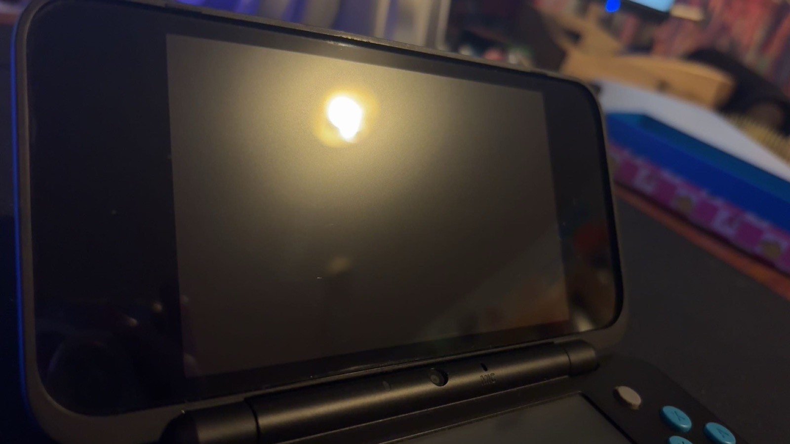 New Nintendo 2DS XL Lightly Used Blue and Black