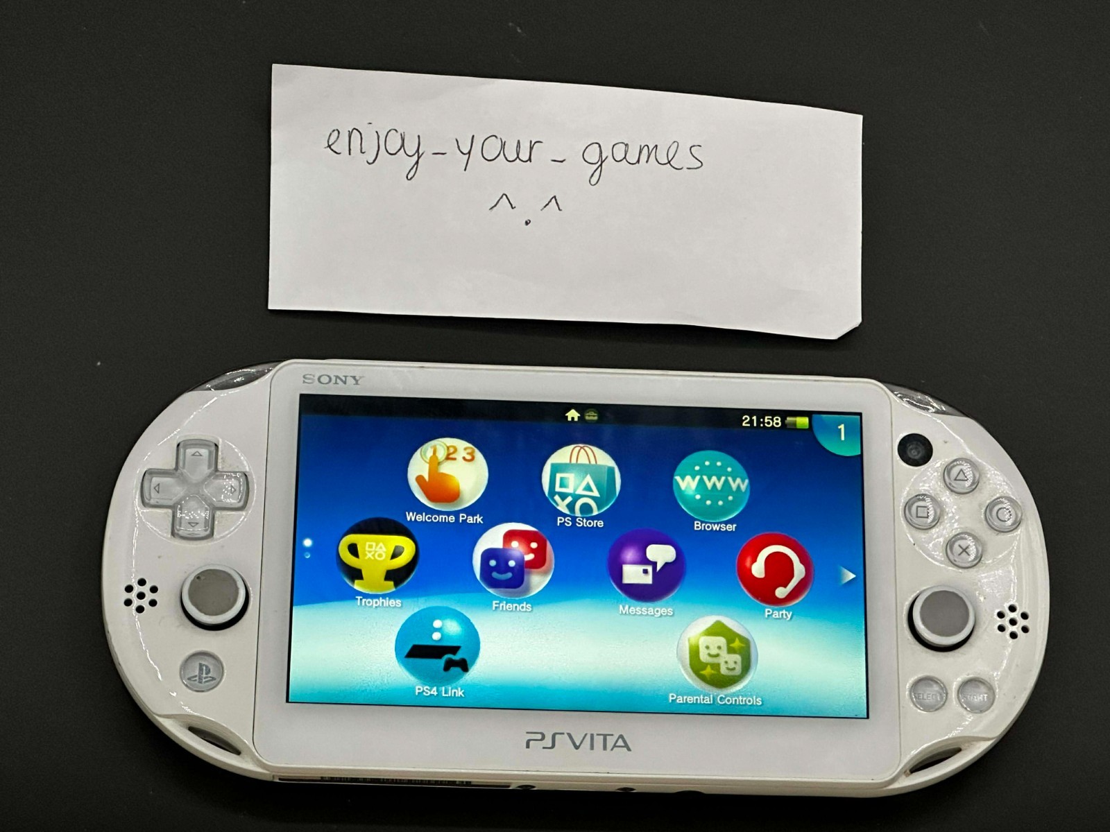 Sony PlayStation PS Vita PCH-2000 Slim White Model w Charger – SHIP IN 1-DAY