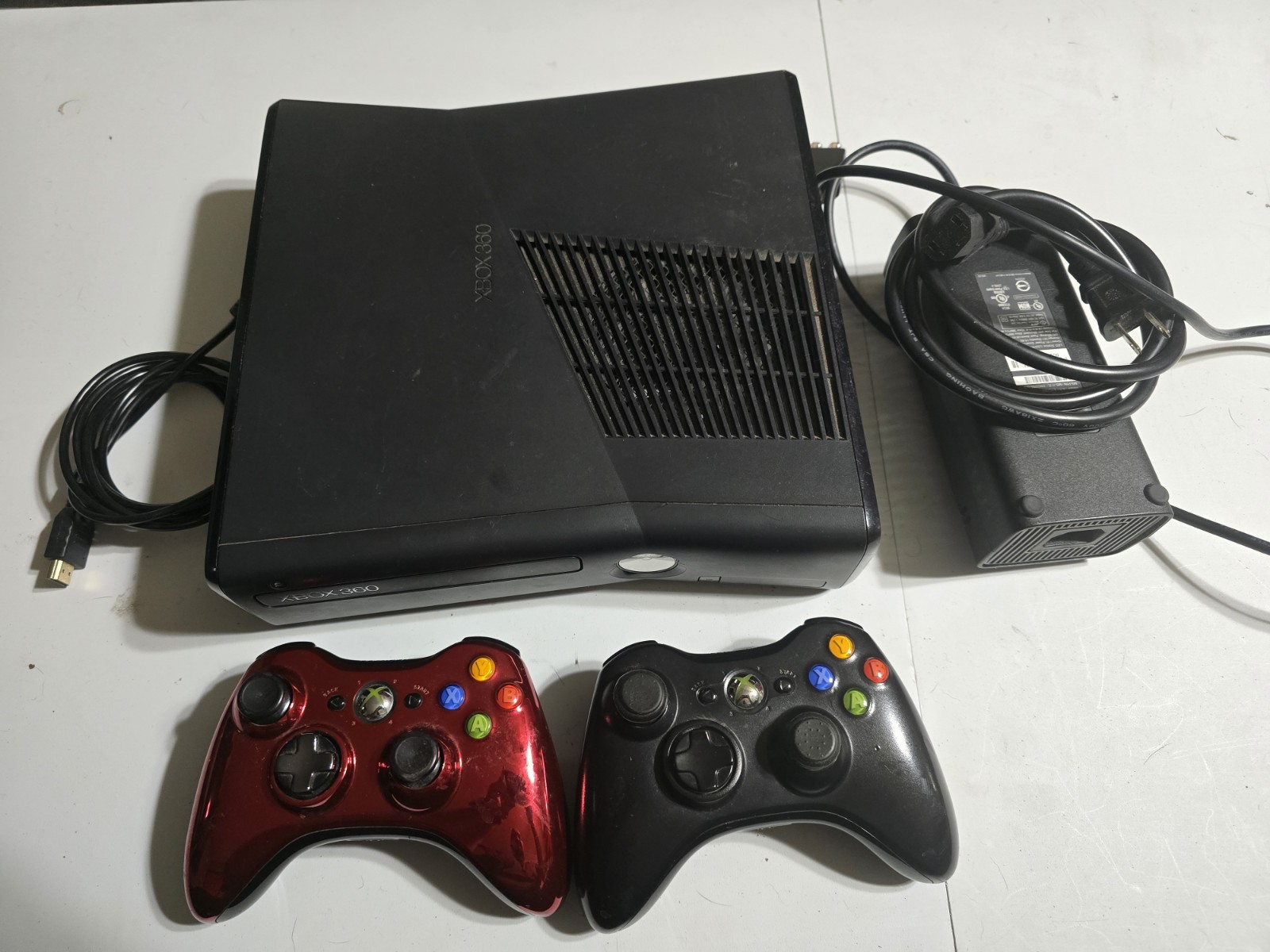 MICROSOFT XBOX 360 SLIM – CONSOLE W Cables/ 2 Contr. 320GB HDD TESTED WORKING
