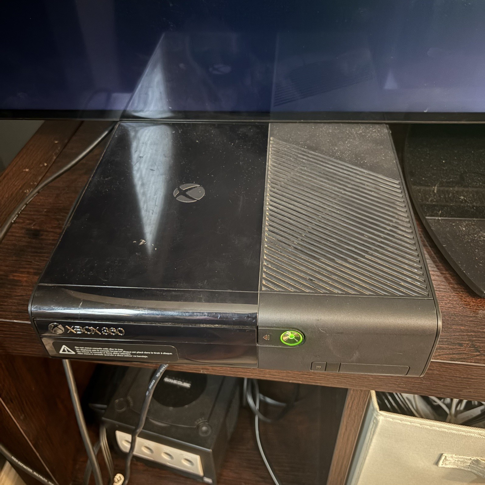 Xbox 360 Slim 250GB Console With power and Kinect Video + HDMI cord + 6 games