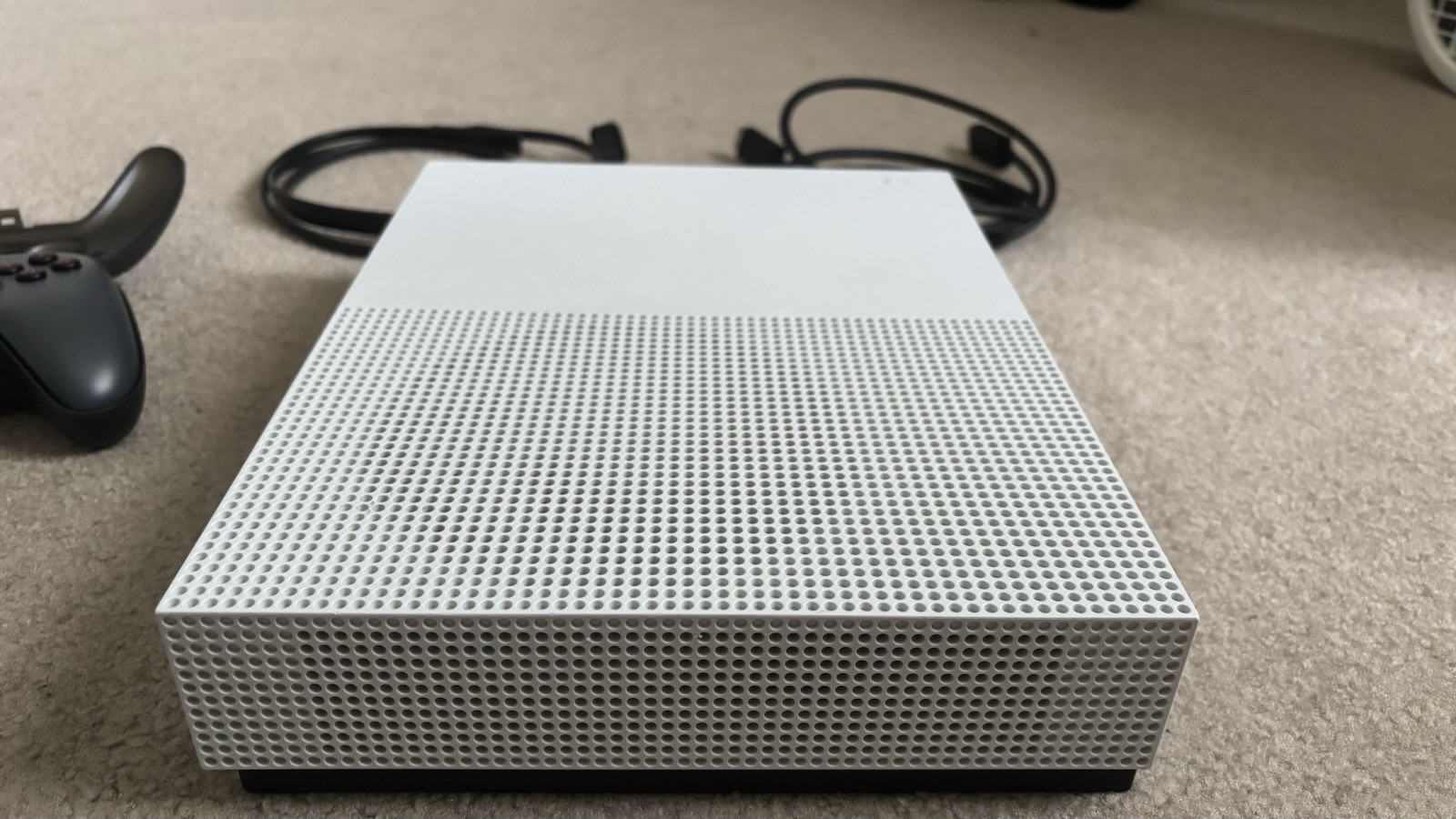 Xbox One S 1TB White Console + NEW GameSir Wireless Controller