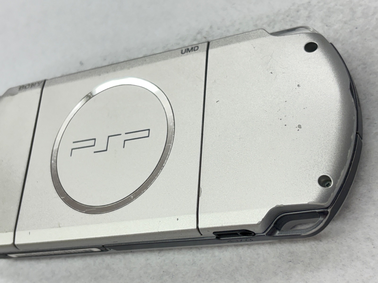 TESTED SONY PSP 3000 SILVER Console + Charger + battery + 3 game Region free 2GB