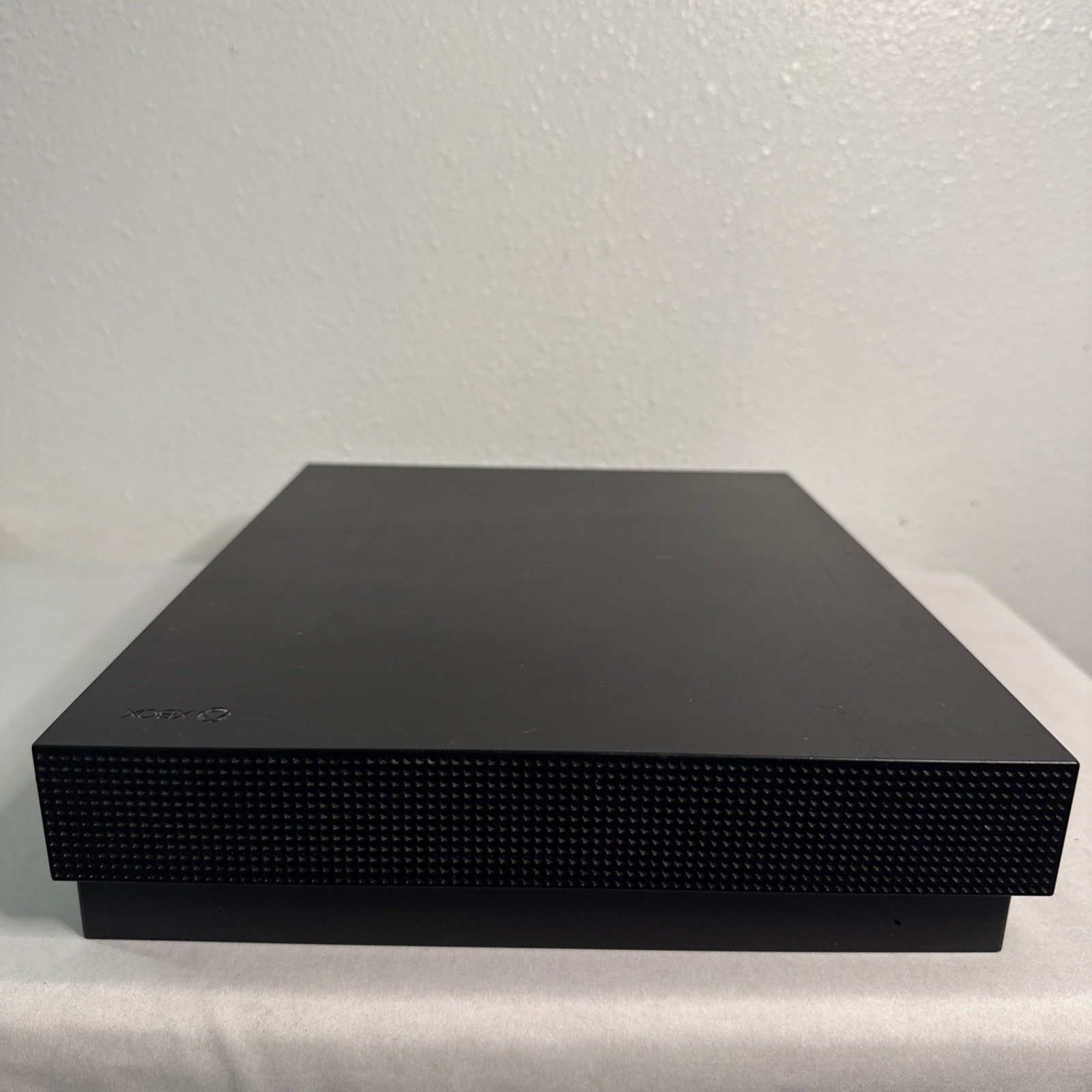 Microsoft Xbox One X 1TB Black Console 1787 w/ 2 Controllers, cords & 6 Games