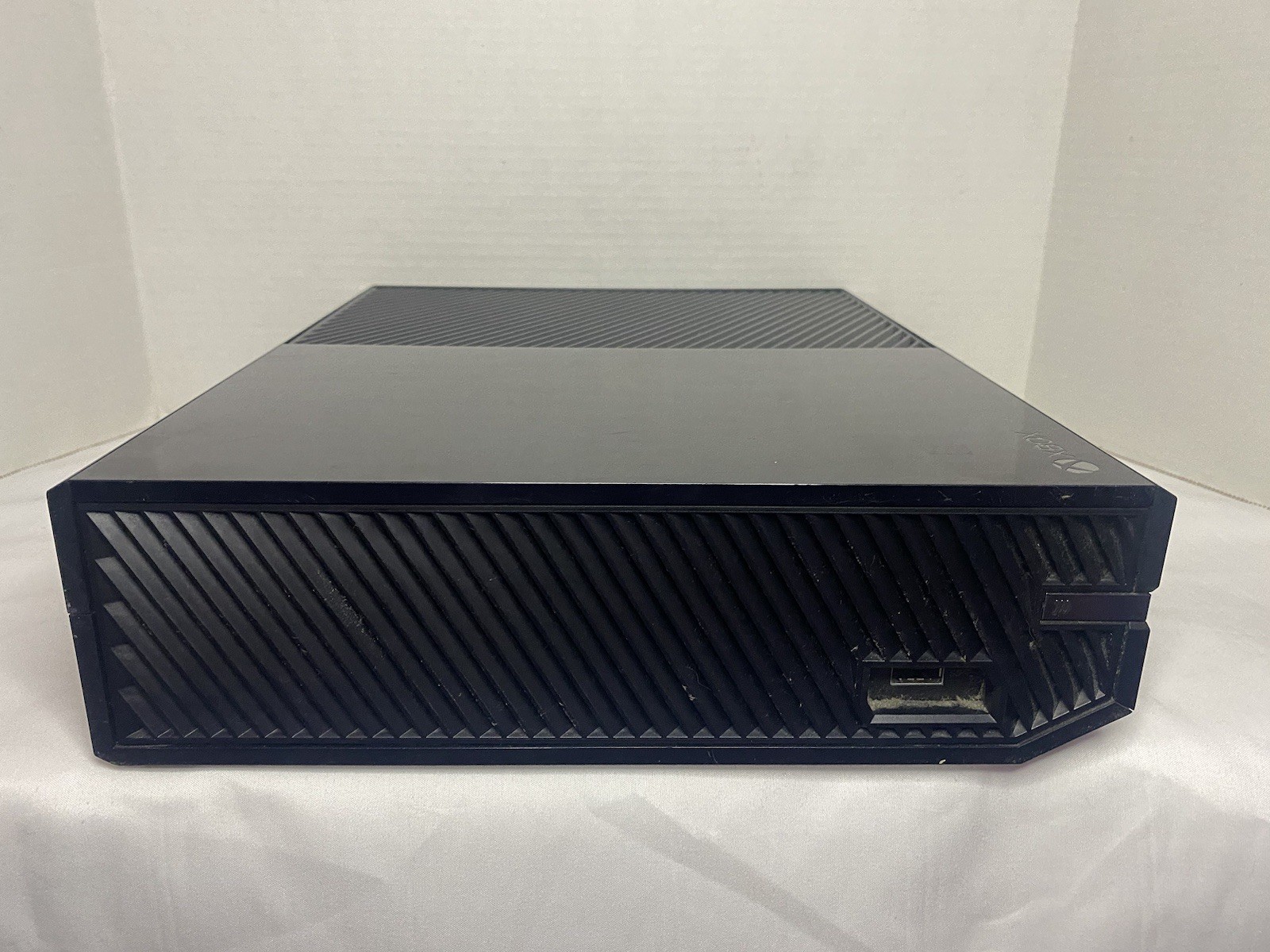 Microsoft original Xbox One console only 500GB – (1540) – Black – Tested/works