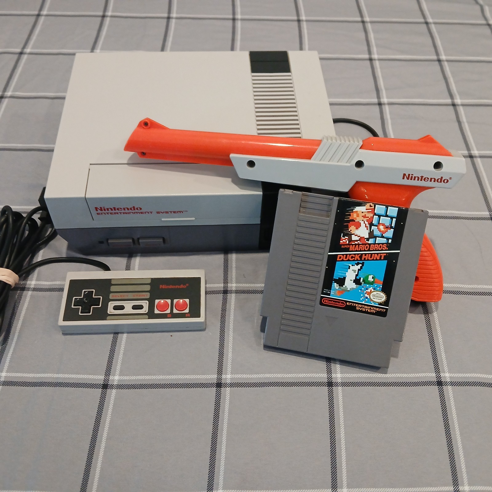 NES Console Bundle – Includes Super Mario Bros & Duck Hunt w/ Zapper