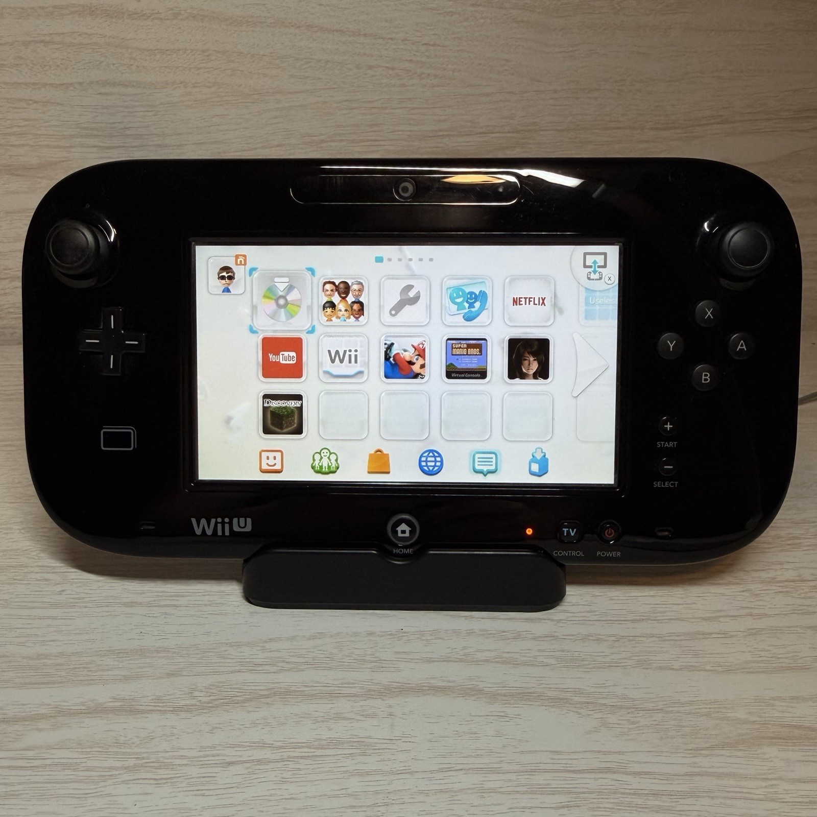 Nintendo Wii U Deluxe 32GB Handheld System – Black WUP-101(02) w/ Pro Controller