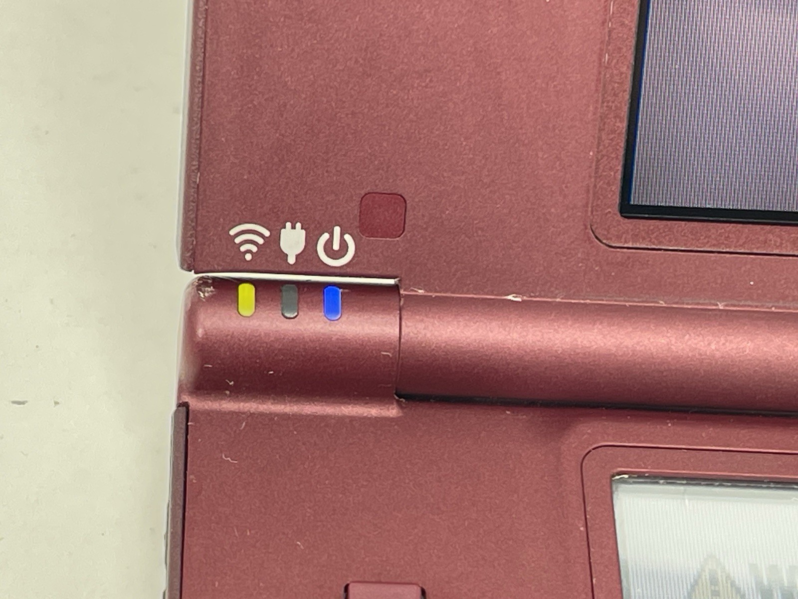 Nintendo DSi XL Handheld Game Console UTL-001 Burgundy W/ Charger Only Works