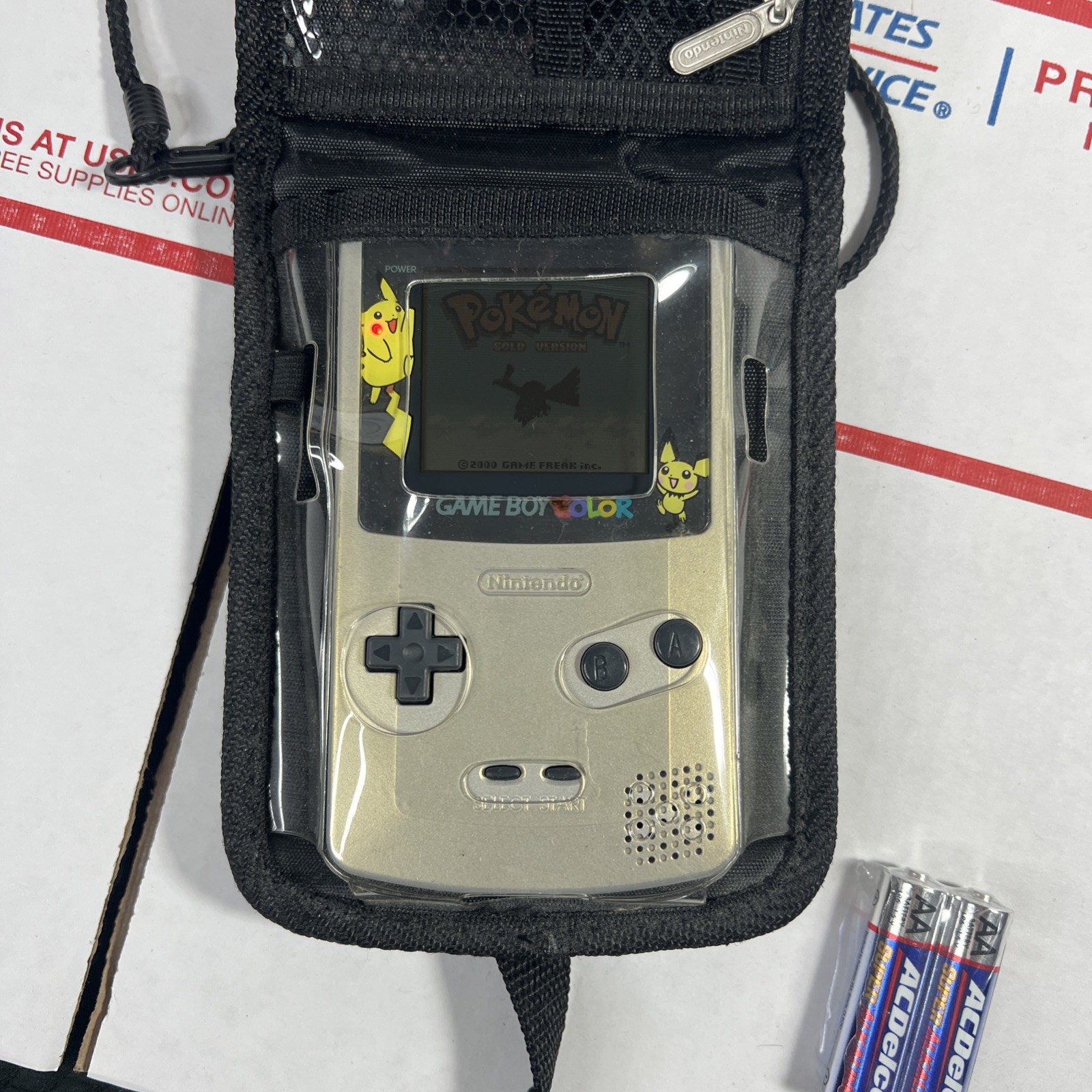 Nintendo GameBoy Color Pokémon Special Edition Pikachu Pichu + Pokémon GOLD