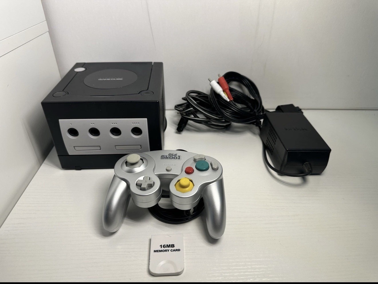 Nintendo GameCube Video Game Console,controller,16 Mb Memory Card And Cables