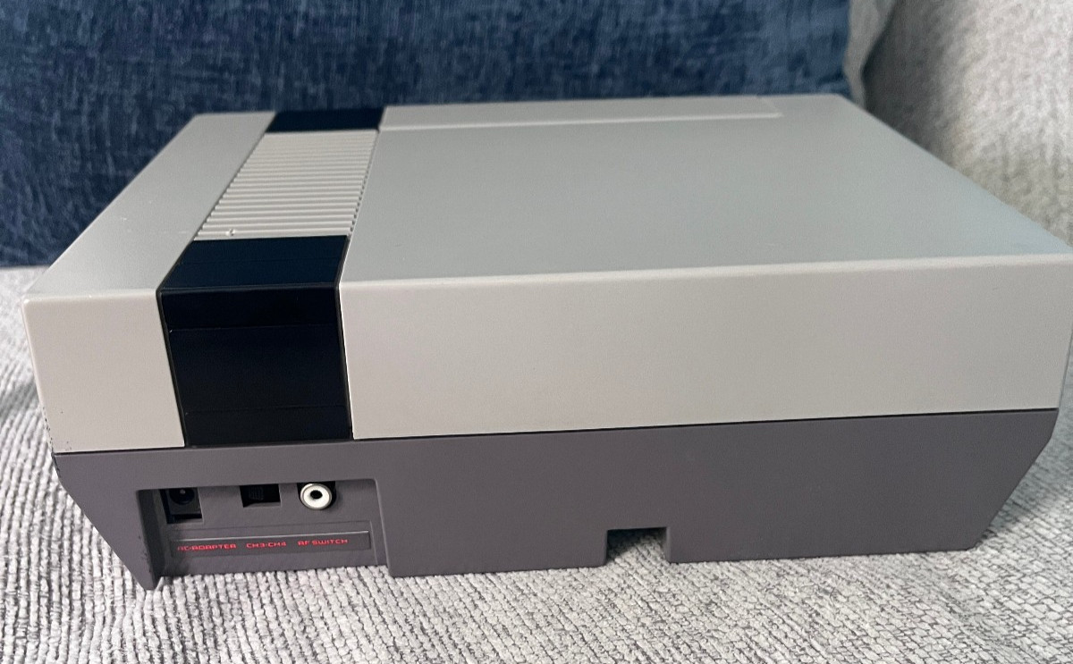 Nes Nintendo Console w/ 8 Games Lot & Power Pad, 1 Controller, Zapper Bundle