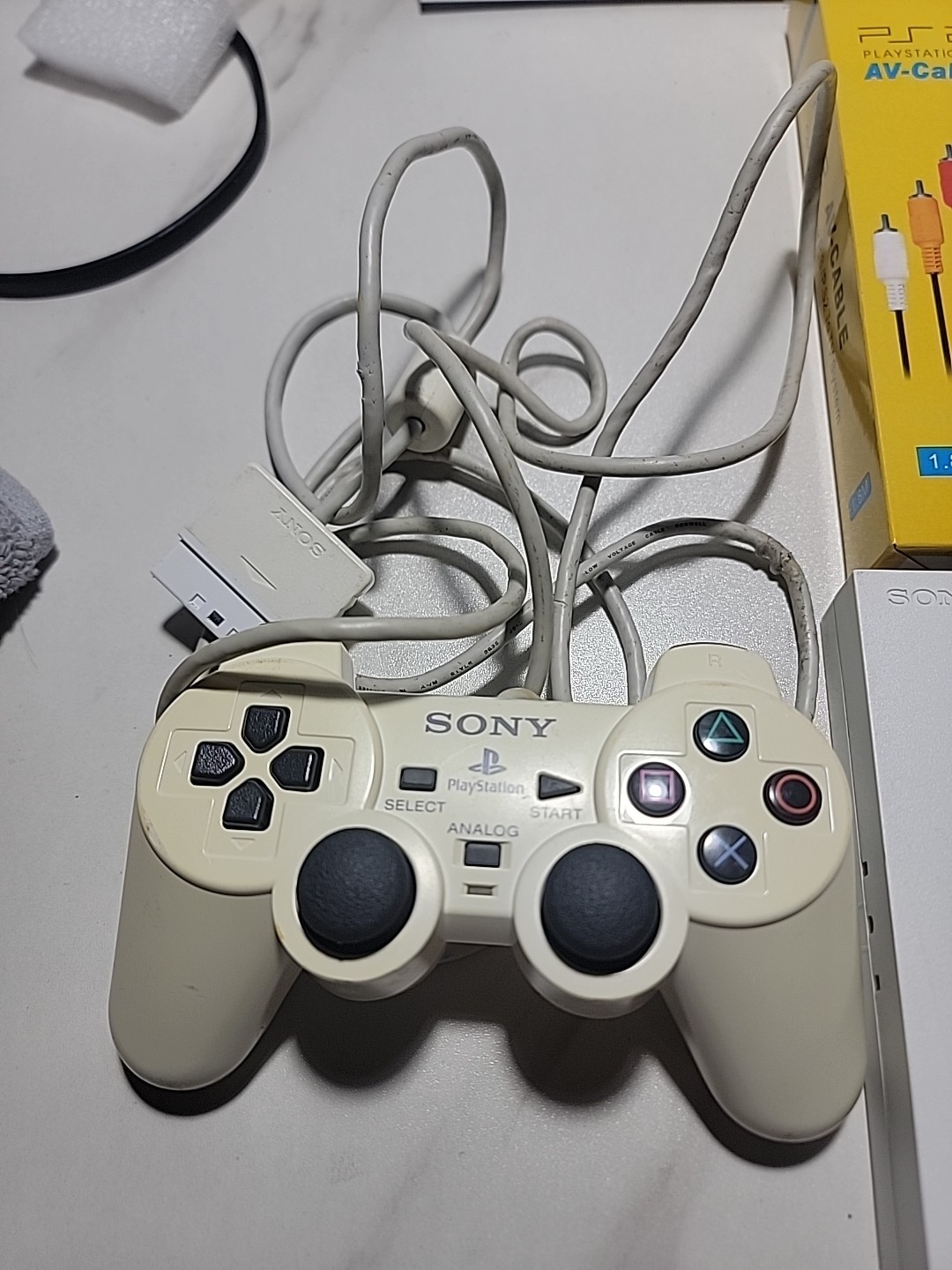 Sony PlayStation 2 Slim White controller Tested