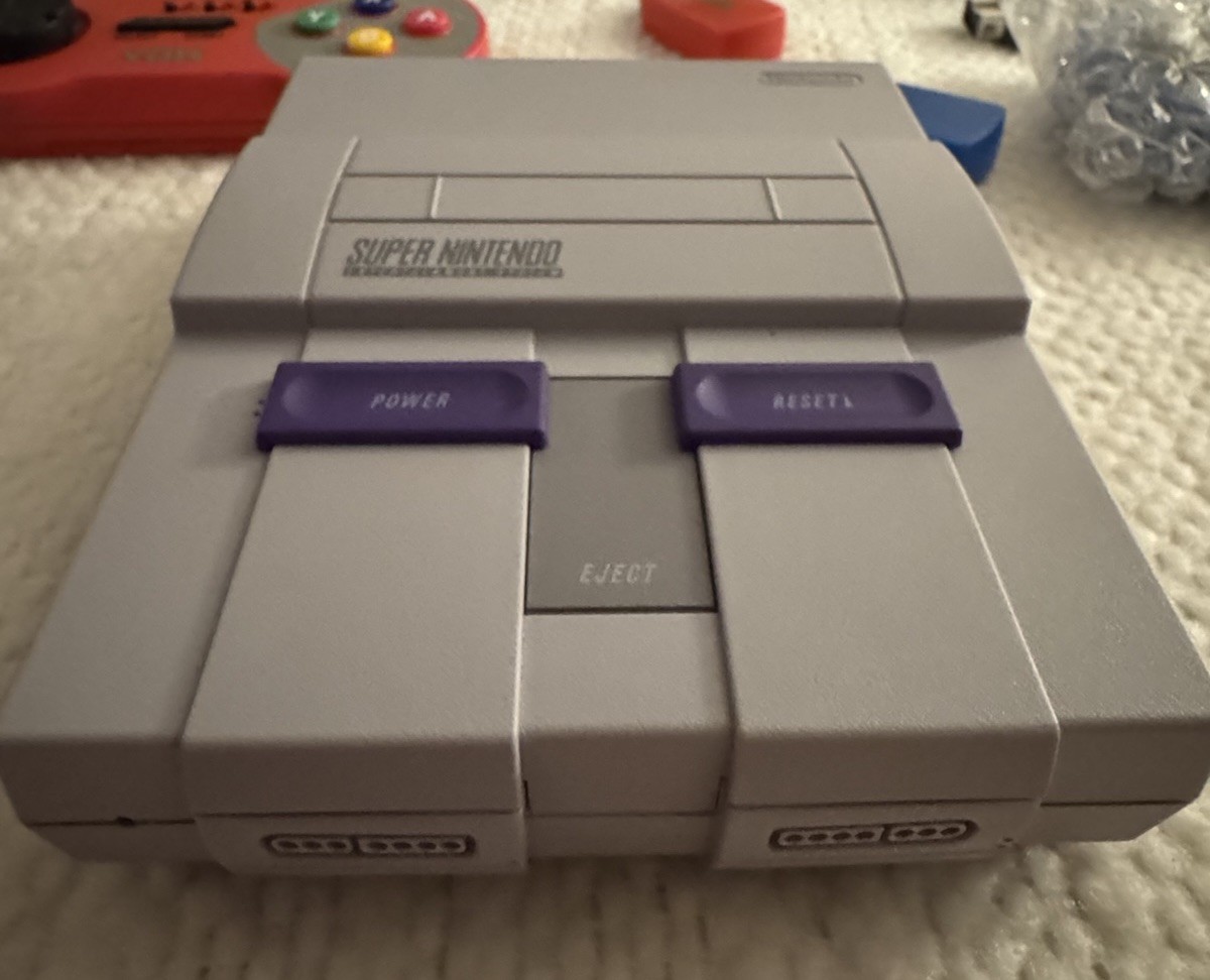 Nintendo Super NES Classic Mini Edition CLV-201 HDMI w/ 4 Controllers