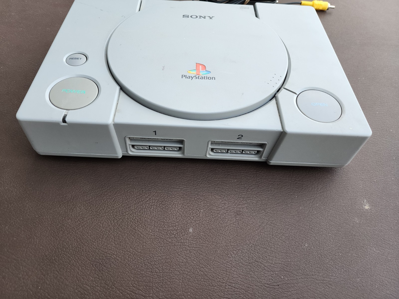 Sony PS1 SCPH-5501 console with hookups and controller
