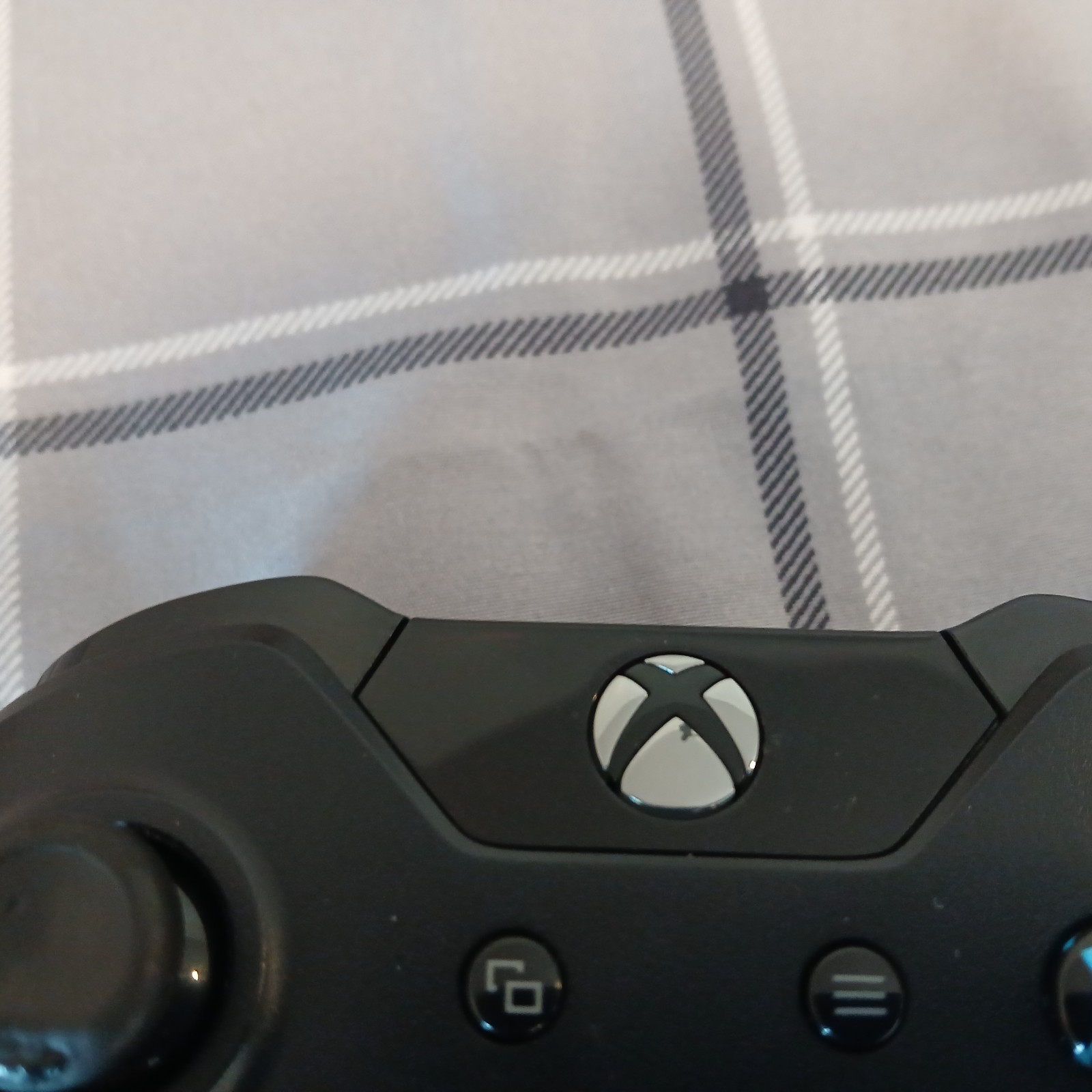 Microsoft Xbox One 500GB Console – Tested Working Clean w/ Madden 18