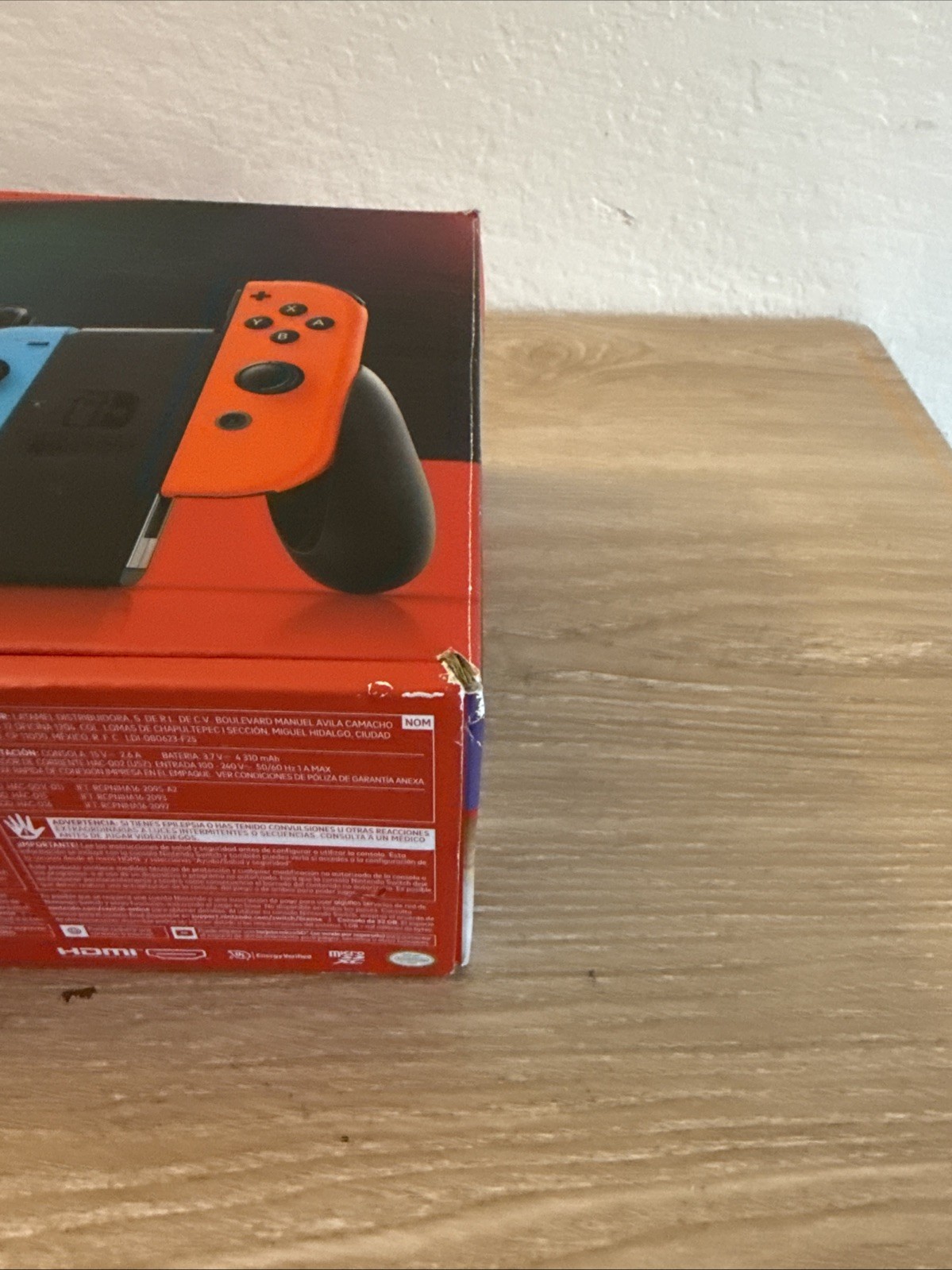 Nintendo Switch 32GB Console – Neon Blue/Red Joy-Con – Complete in Box