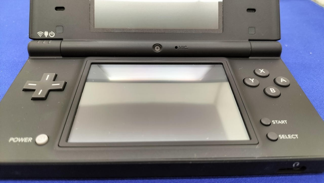 Nintendo DSi TWL-S-KA Console Boxed Charger Included A1762