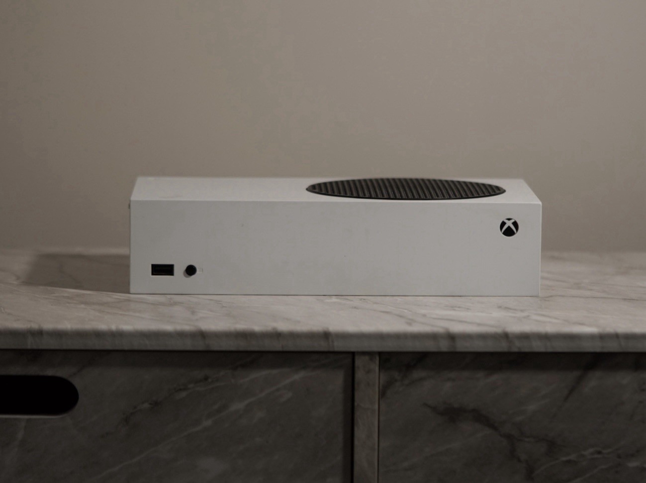 Microsoft Xbox Series S 512GB White Console with Two Wireless Controllers Good