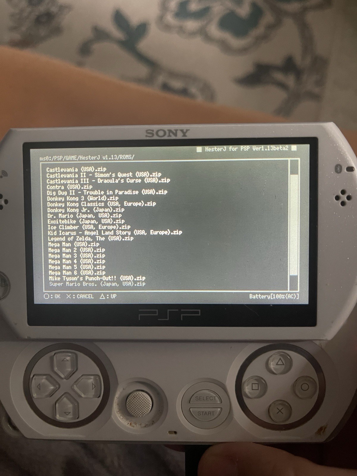 Sony PSP Go PSP-N1001 White 6870MB Wi-Fi Handheld Console *see description* SALE