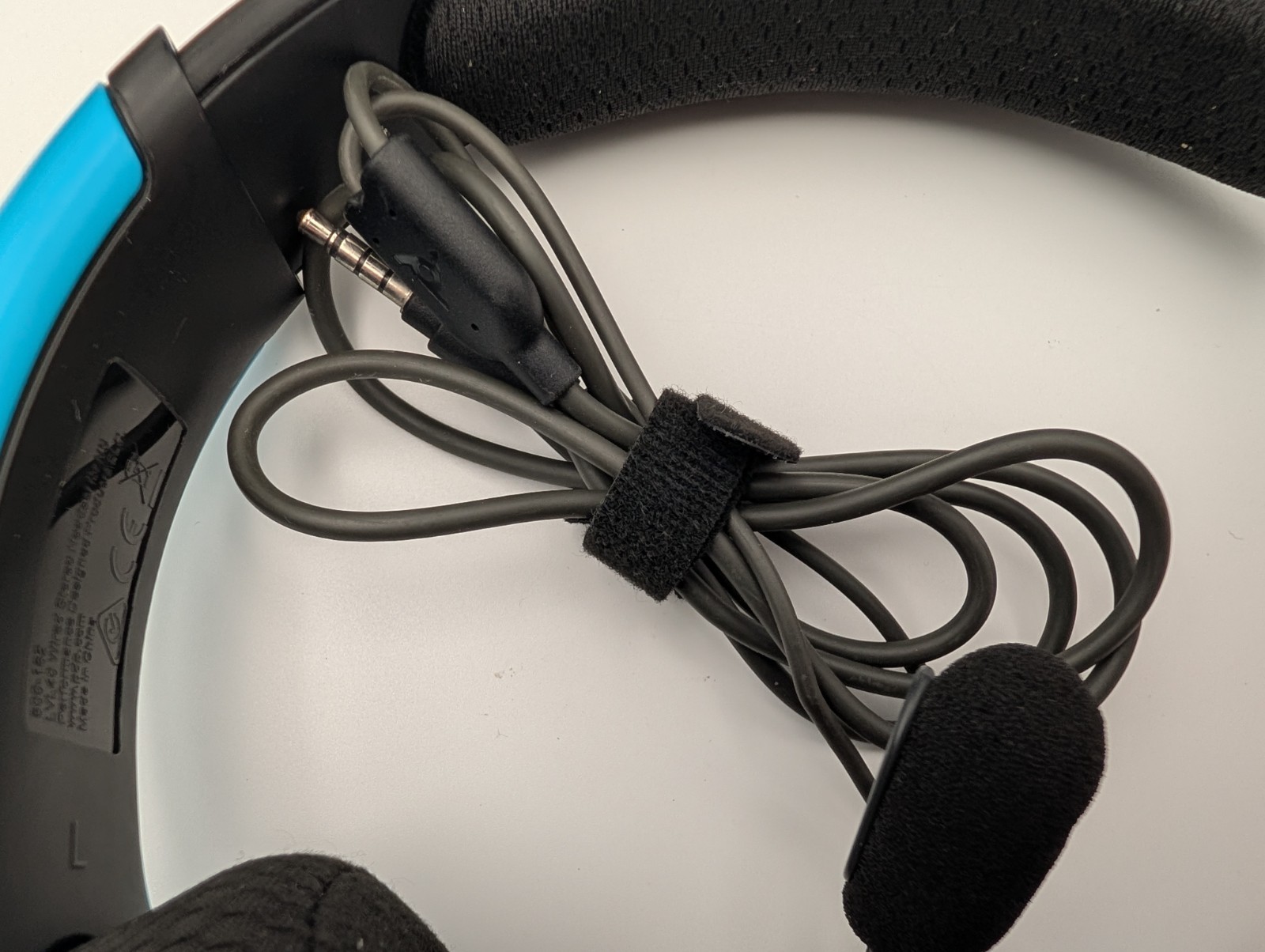 Nintendo Switch Accessories Lot – Official Dock, Joy‑Con Grip & Wired Headset