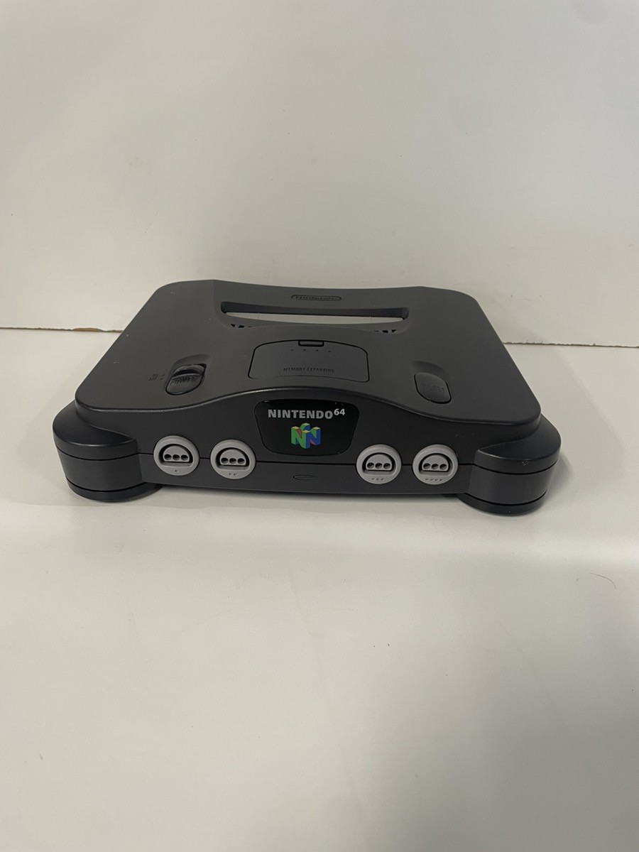 NINTENDO 64 SYSTEM WITH 4 CONTROLLERS (P18027811)