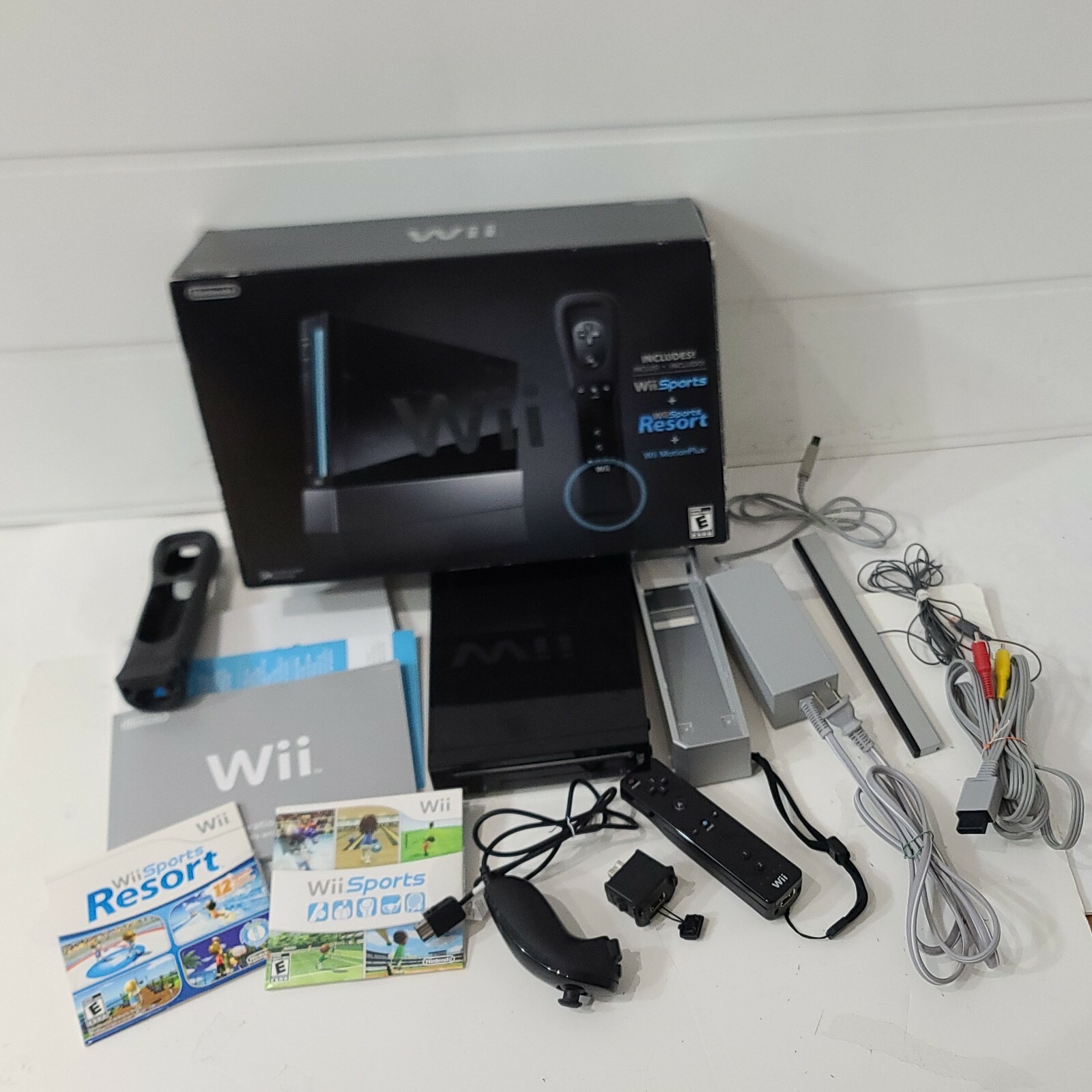 Nintendo Wii (Sports and Resort) *MotionPlus* Black Console CIB *Tested* in BOX
