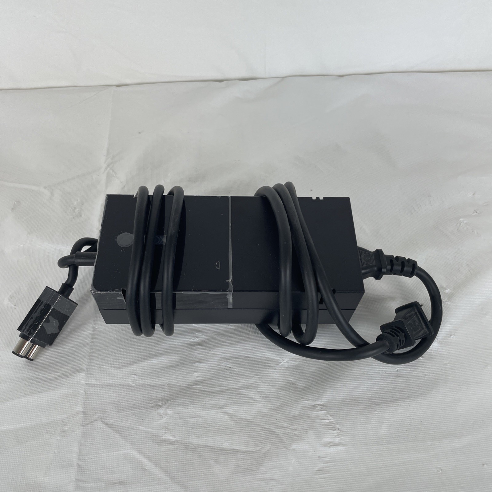 Xbox One w/ Kinect No Controller – Model 1540 – PARTS