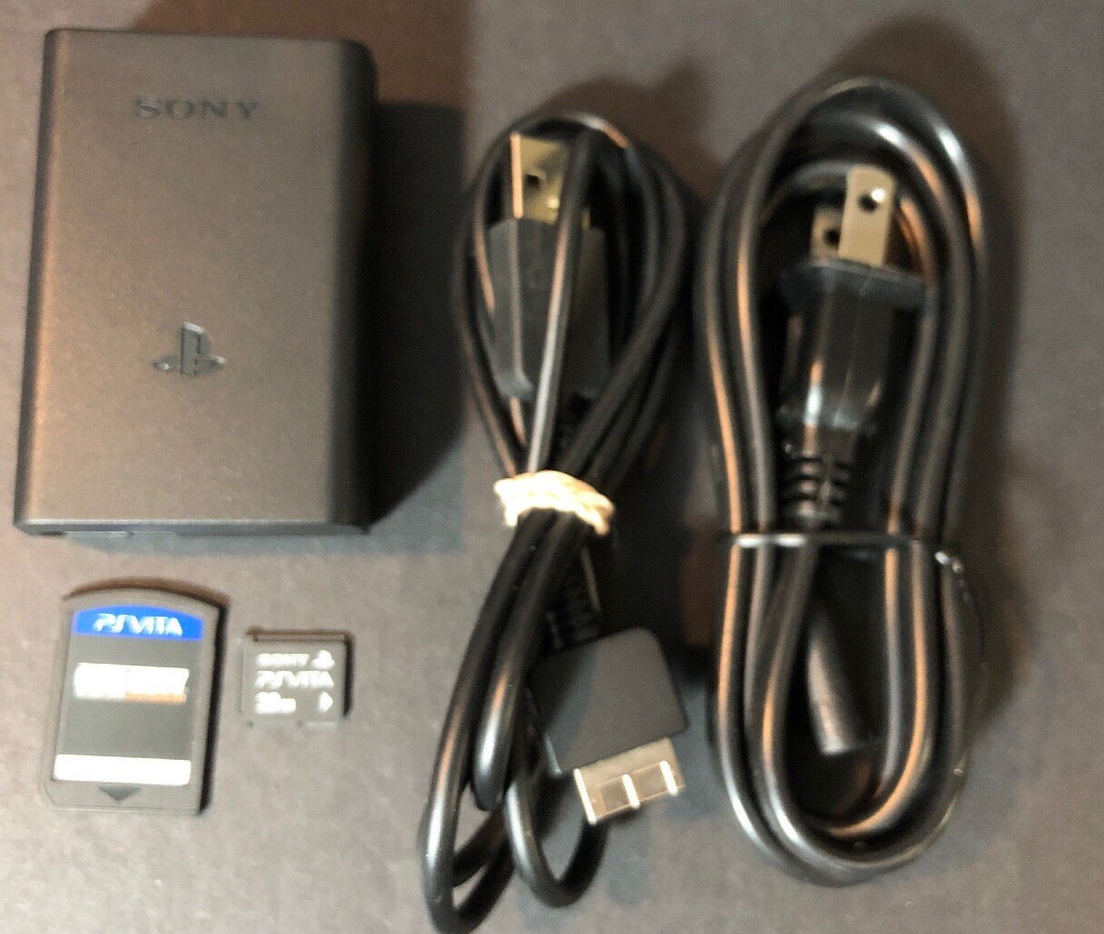 Sony PS VITA WiFi + 3G Bundle [ 32GB Memory + COD Black Ops Declassfied ] USED