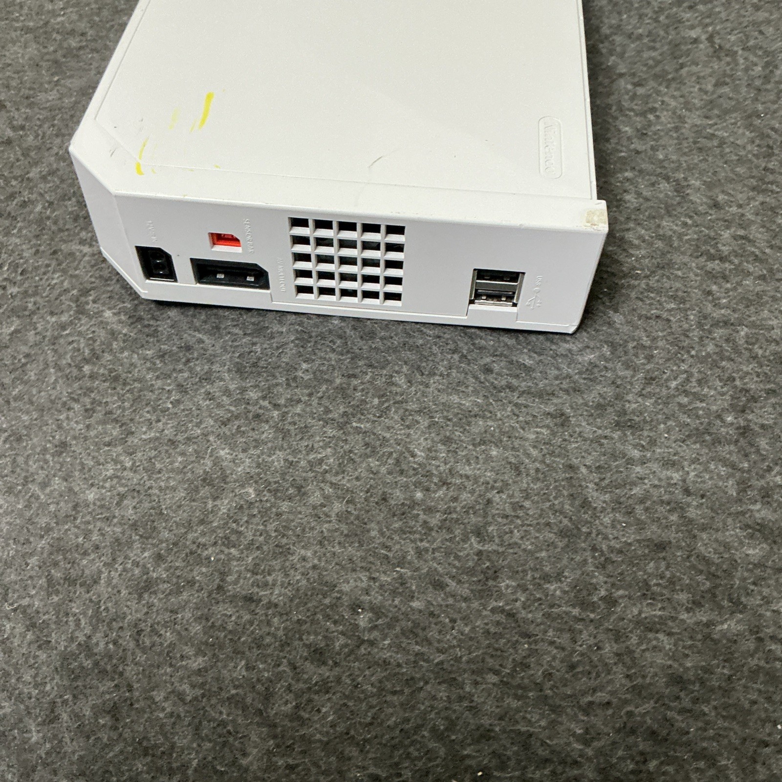 Nintendo Wii RVL-001 512 MB Home Console With AV Cords Only. Tested