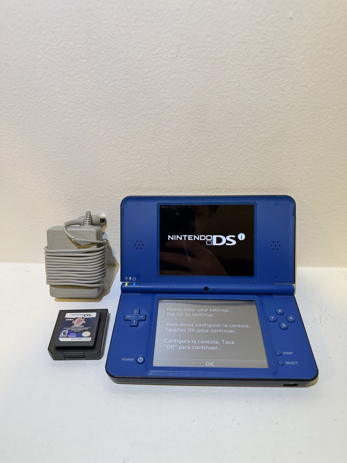 Nintendo DSi XL Handheld System – Midnight Blue + Game