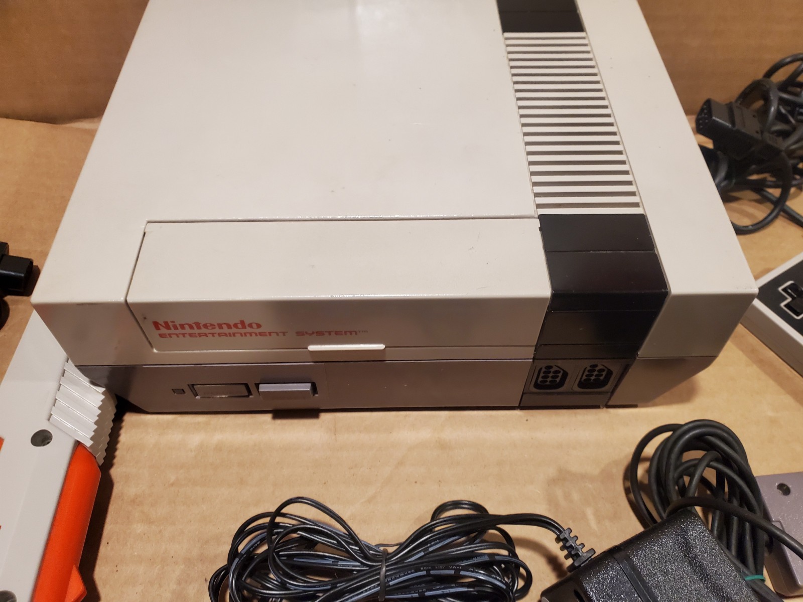 Nintendo NES Action Set Home Console – Tested Working + contrioller zapper game
