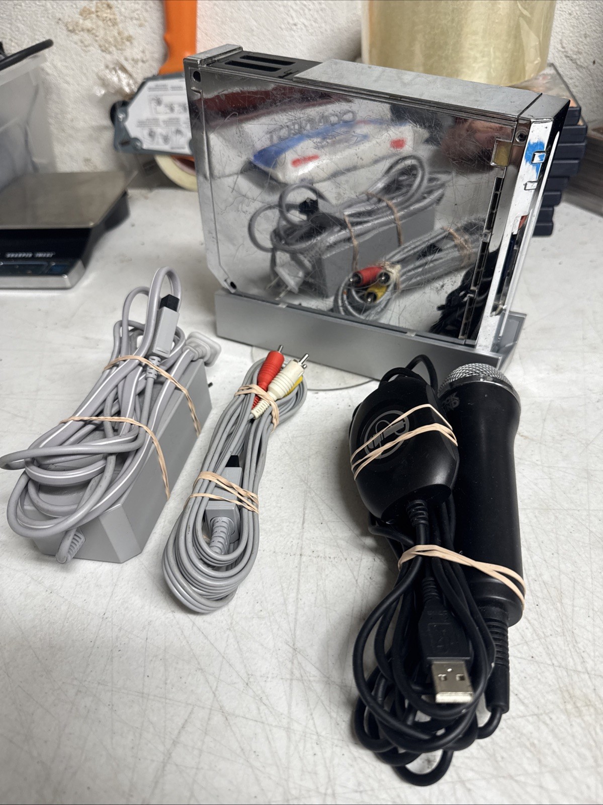 Nintendo Wii RVL-001 Chrome Console With Cable