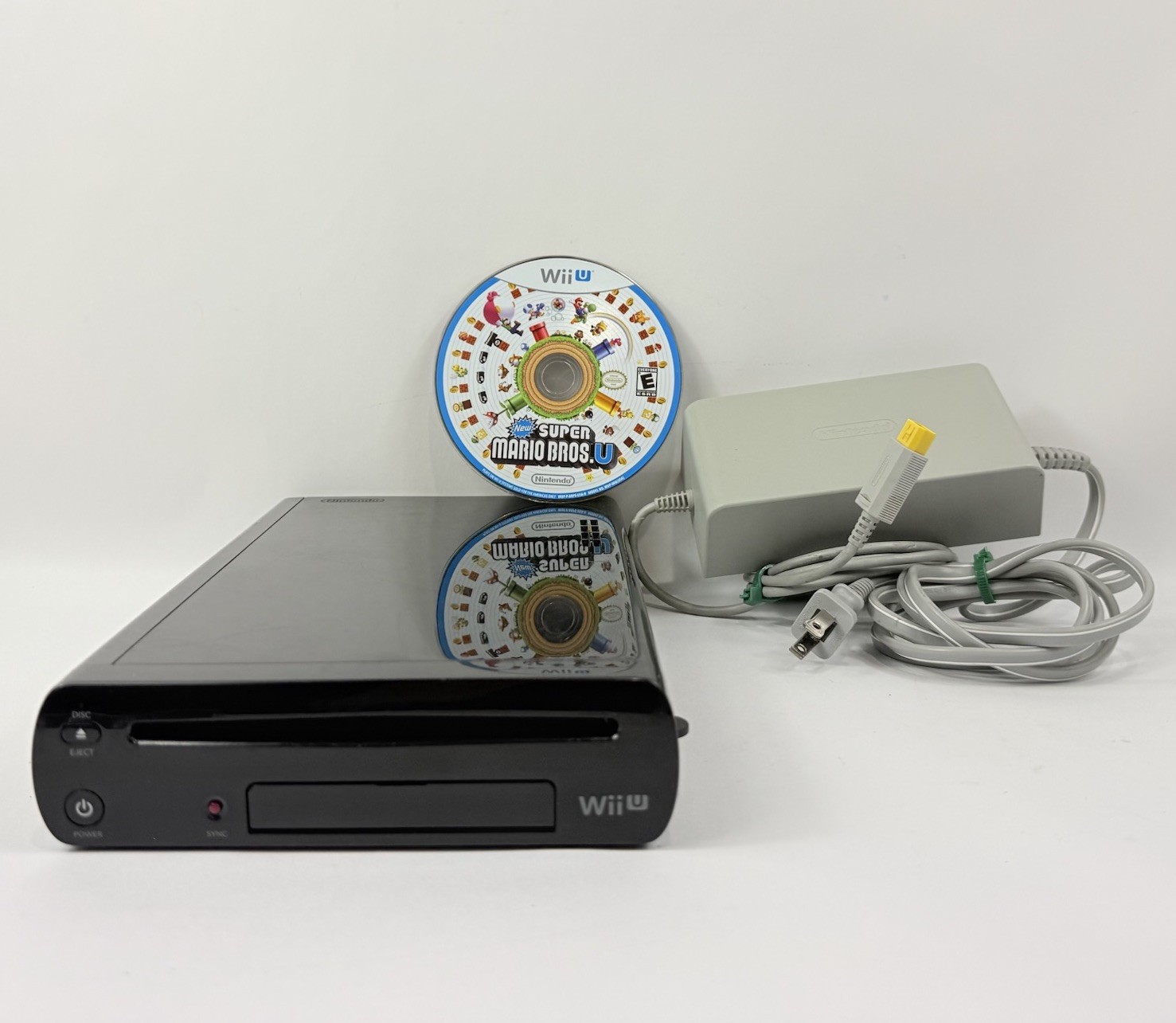 Nintendo Wii U 32GB Deluxe Console Only w AC Cord Super Mario & 2GB WUP-101(02)